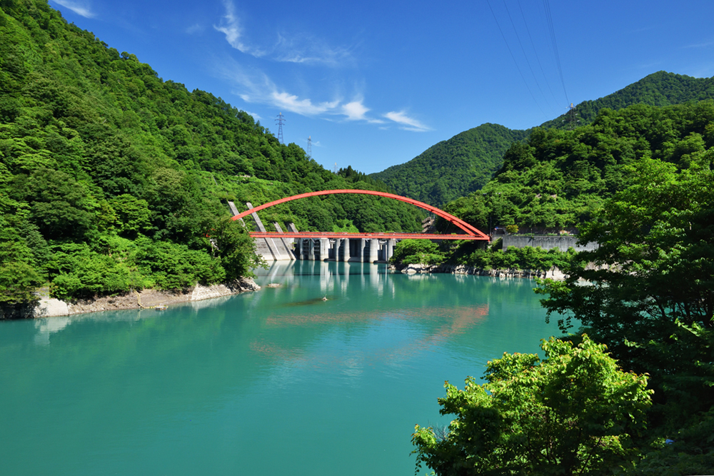 うなづき湖と湖面橋