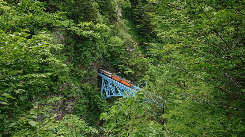 「秘湯・黒薙温泉 迫力の噴泉と ます寿司づくり体験付きトロッコ電車の旅」募集受付開始!